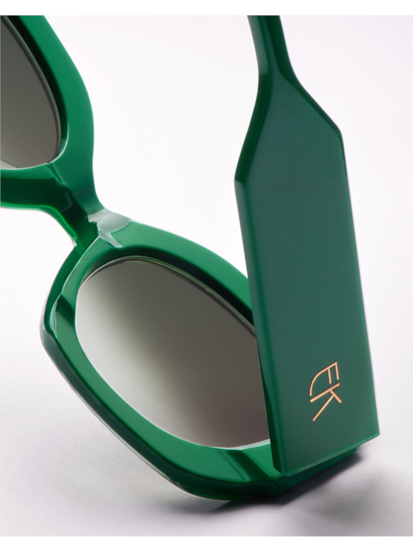 Lunettes de soleil pour femmes, du lunetier Emmanuelle Khanh et disponibles dans votre magasin d'optique