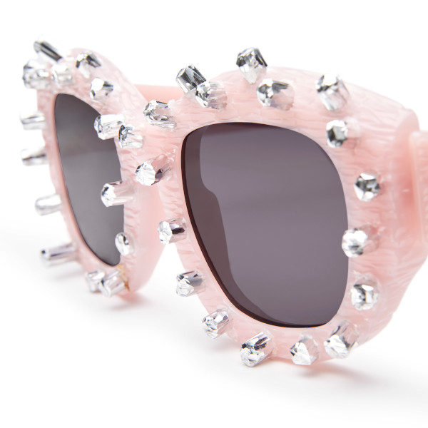 Les montures excentriques du créateur de lunettes Kuboraum vous attendent dans votre magasin d'optique